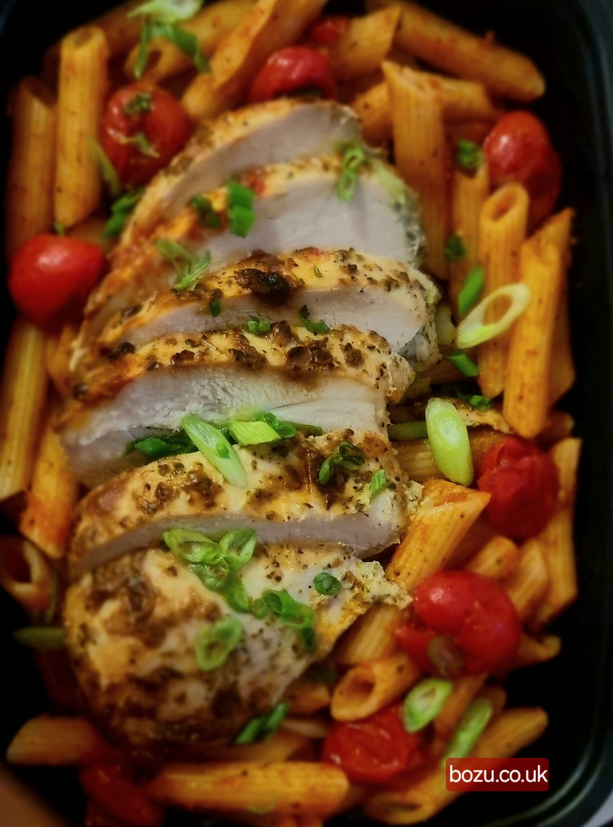 Chef-prepared high-protein chicken with pasta and cherry tomatoes, healthy corporate lunch meal delivered in the UK by Bosuprep